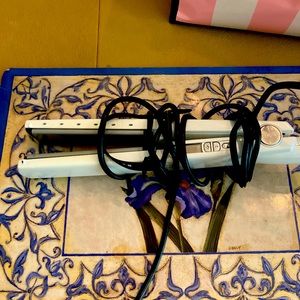 Jilbere  by con air professional ceramic flat iron